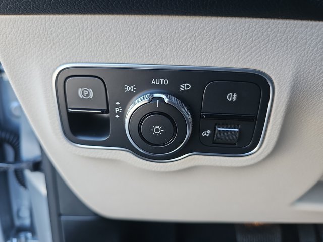 Vehicle image 27 of 38