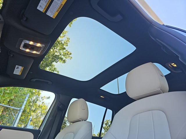 Vehicle image 31 of 38