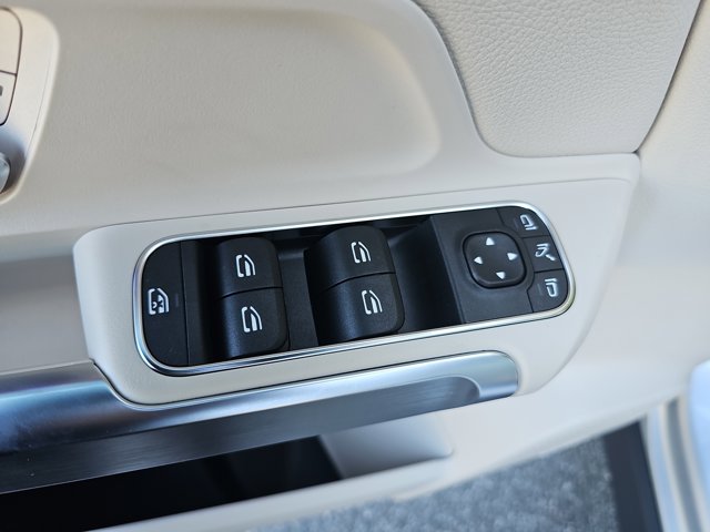 Vehicle image 29 of 38