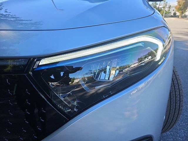 Vehicle image 33 of 38