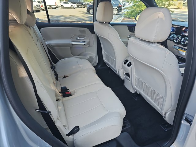 Vehicle image 11 of 38