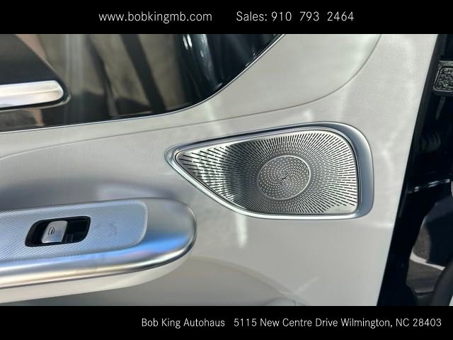 Vehicle image 33 of 46