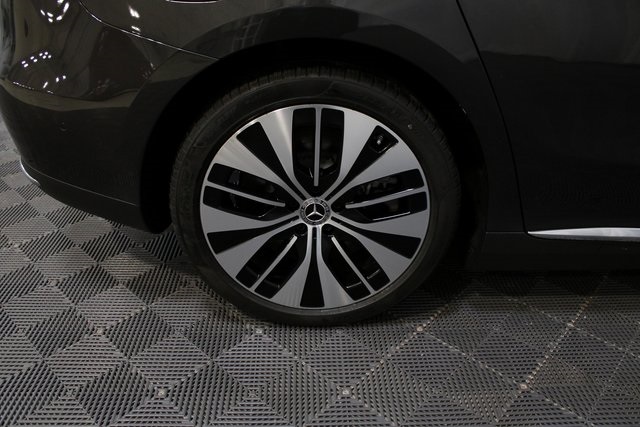 Vehicle image 10 of 39