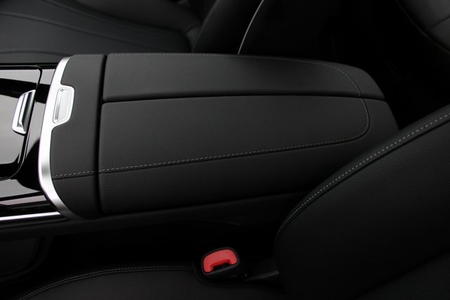 Vehicle image 33 of 39