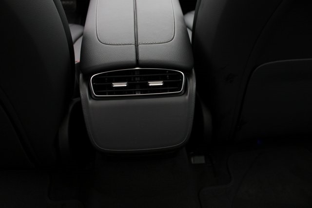 Vehicle image 38 of 39