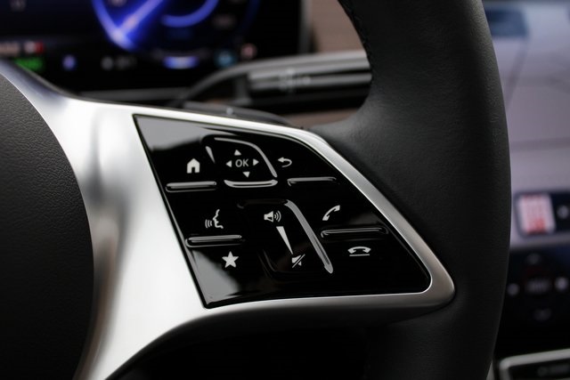 Vehicle image 21 of 39