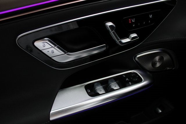 Vehicle image 25 of 39