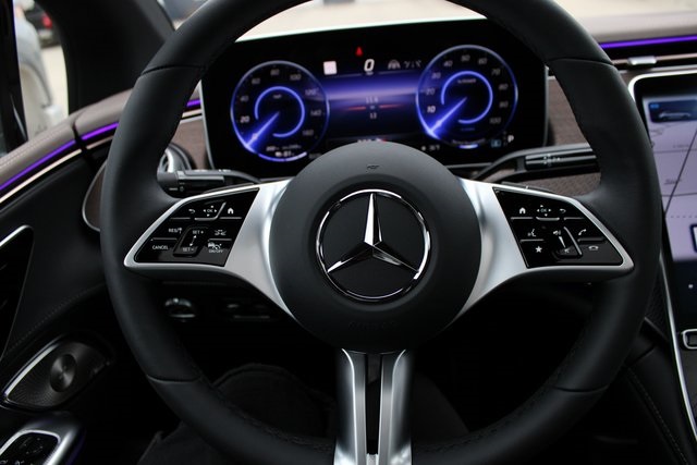 Vehicle image 23 of 39
