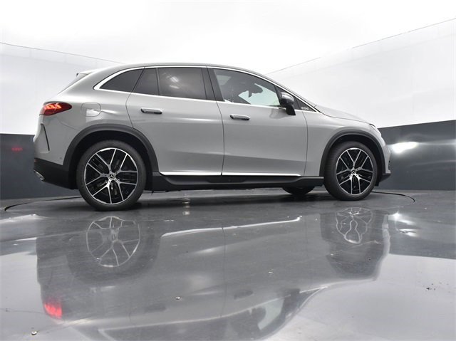 Vehicle image 40 of 43