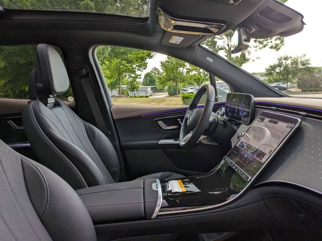 Vehicle image 27 of 43
