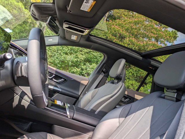 Vehicle image 19 of 43