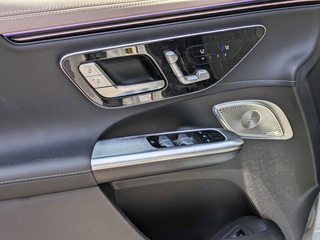 Vehicle image 21 of 43