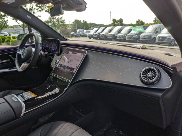 Vehicle image 28 of 43