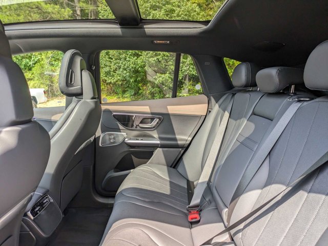 Vehicle image 23 of 43