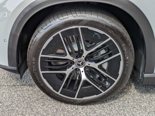 Vehicle image 34 of 43