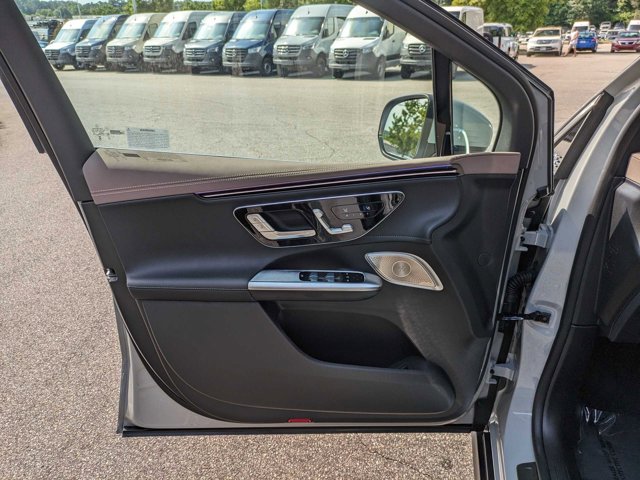 Vehicle image 20 of 43