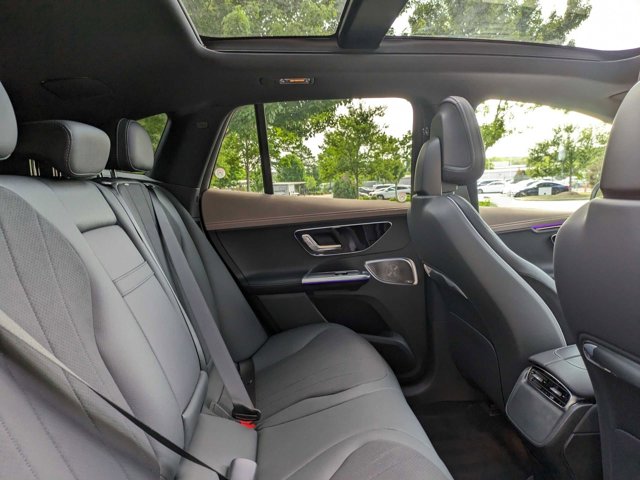 Vehicle image 26 of 43