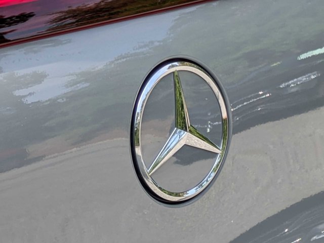 Vehicle image 33 of 43