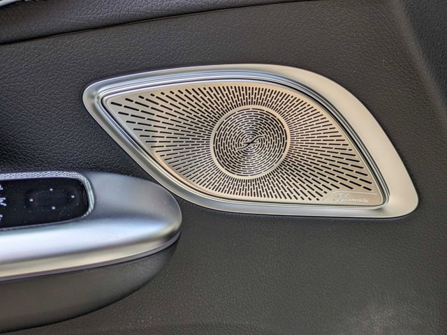Vehicle image 22 of 43