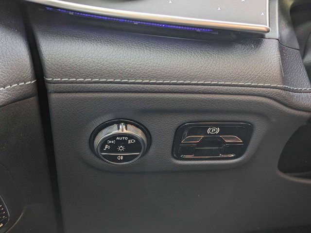 Vehicle image 17 of 43