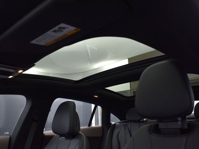 Vehicle image 25 of 43