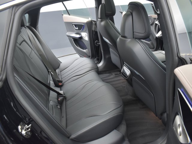 Vehicle image 37 of 43
