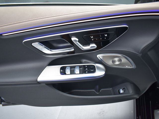 Vehicle image 26 of 43