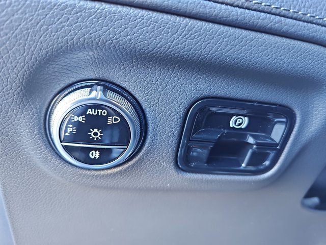 Vehicle image 27 of 37