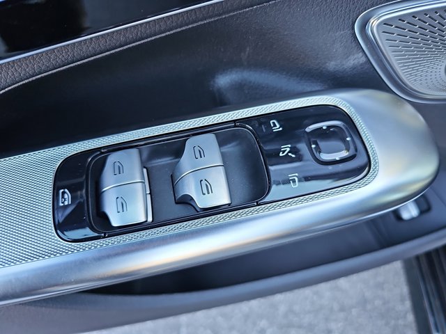 Vehicle image 29 of 37