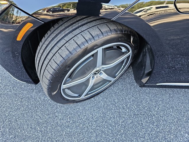 Vehicle image 33 of 37