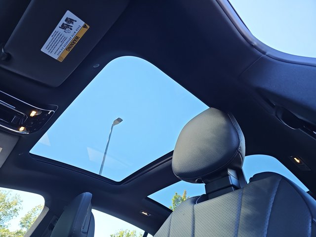 Vehicle image 31 of 37