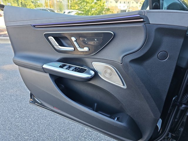 Vehicle image 28 of 37