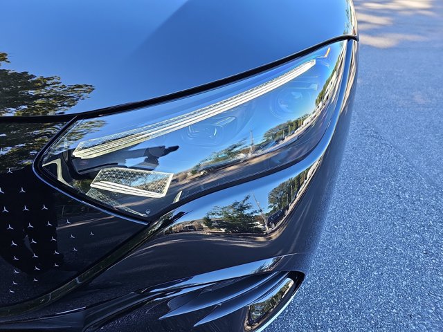 Vehicle image 32 of 37