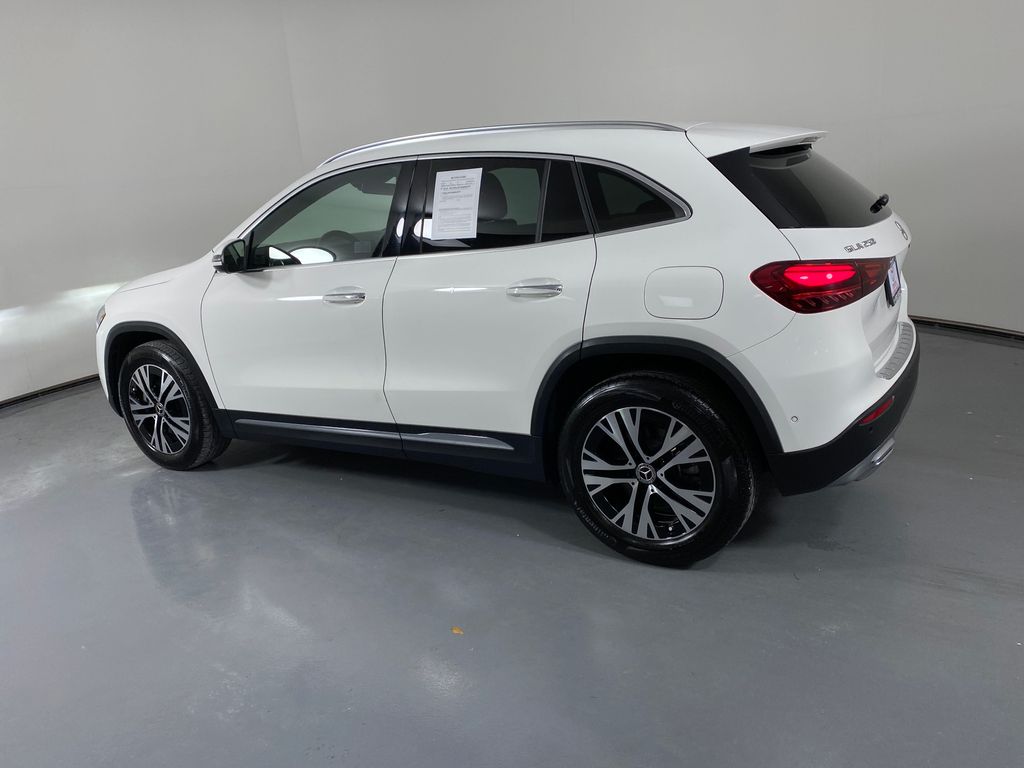 Vehicle image 6 of 31