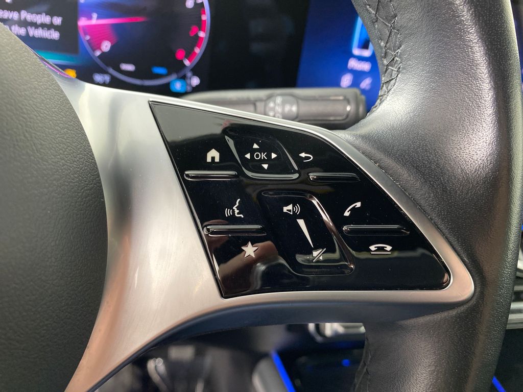 Vehicle image 24 of 31
