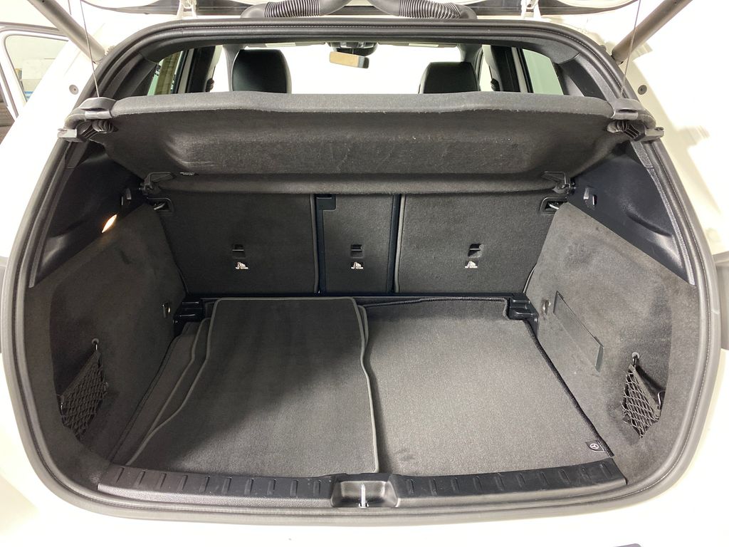 Vehicle image 8 of 31
