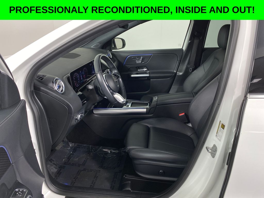 Vehicle image 25 of 31