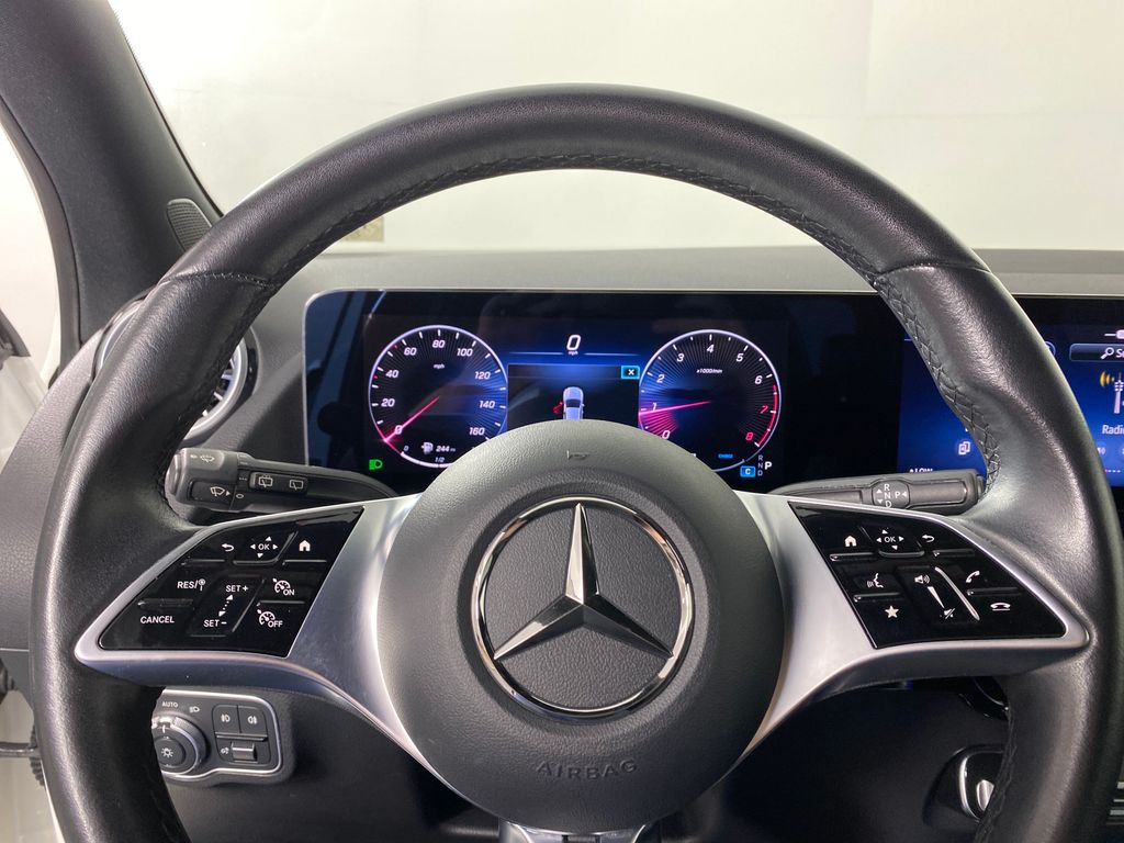 Vehicle image 20 of 31