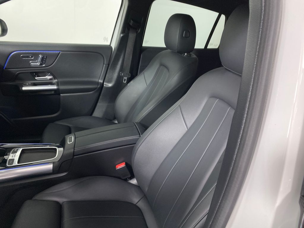 Vehicle image 10 of 31