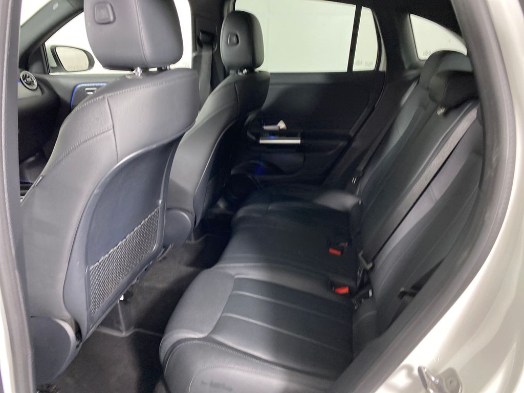 Vehicle image 11 of 31