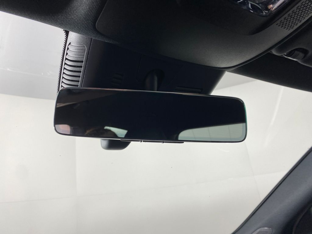 Vehicle image 26 of 31