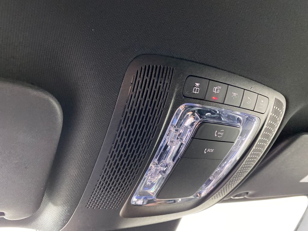 Vehicle image 18 of 31
