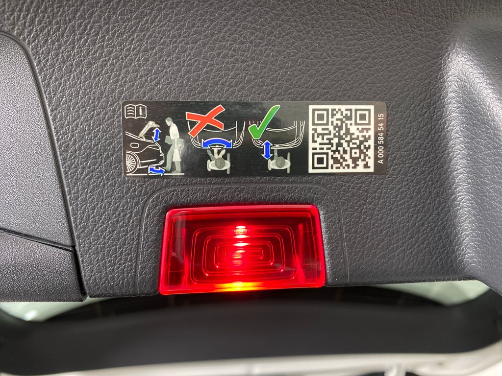 Vehicle image 27 of 31