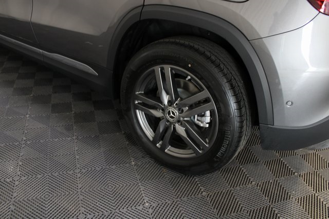 Vehicle image 8 of 31
