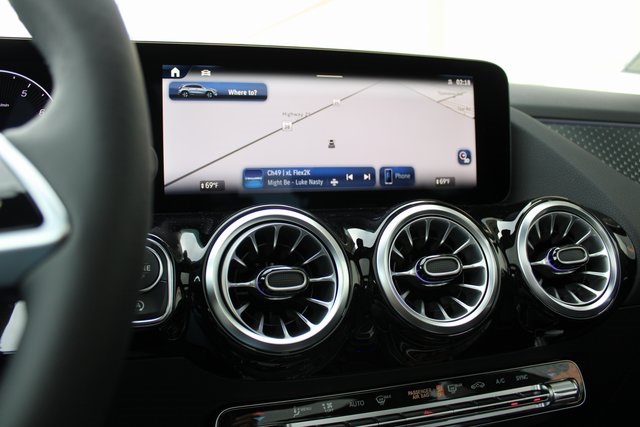 Vehicle image 13 of 31
