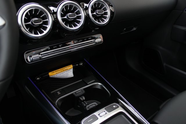Vehicle image 17 of 31