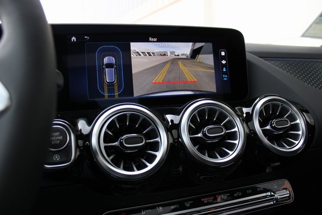 Vehicle image 11 of 31