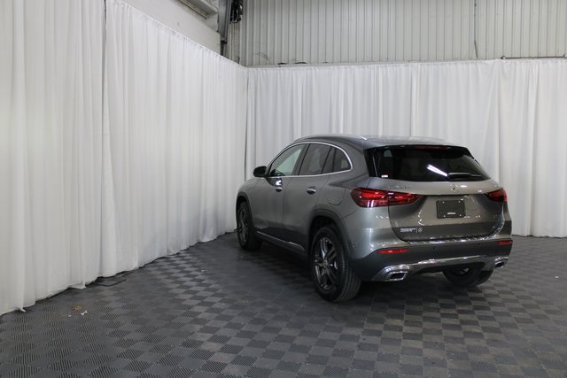 Vehicle image 2 of 31