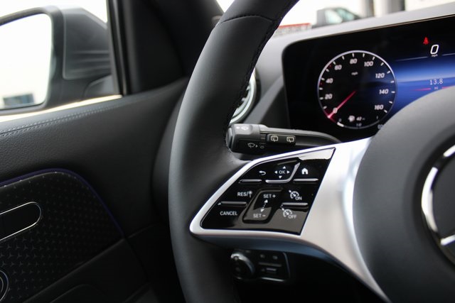 Vehicle image 21 of 31