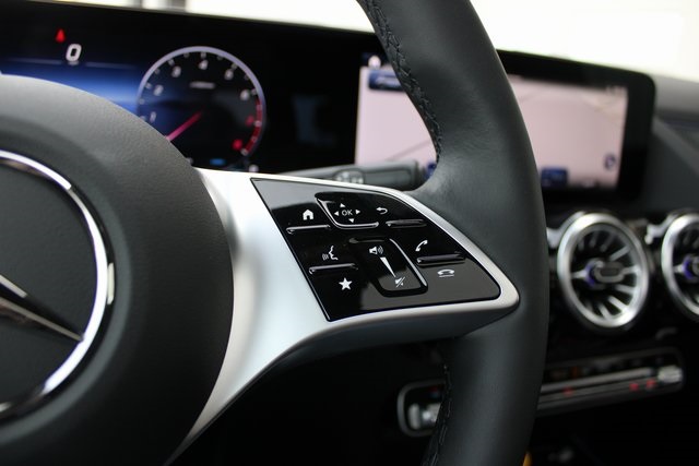 Vehicle image 22 of 31